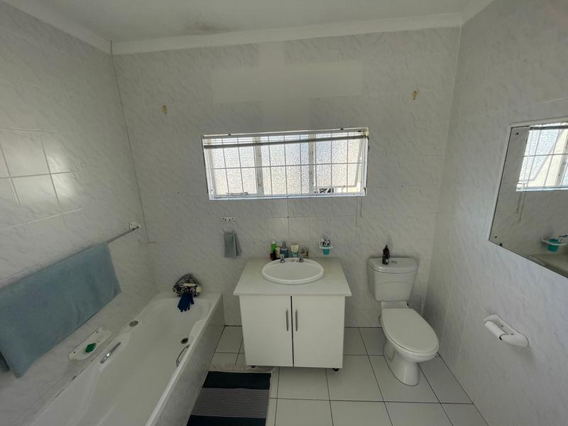 4 Bedroom Property for Sale in Newton Park Eastern Cape